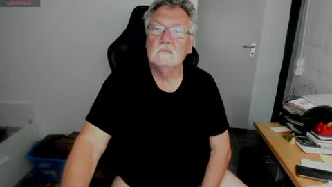 Snapshot of sharlots_pet chatting on 24, 5, 2026 sharlots_pet online show from 24, 5, 2026