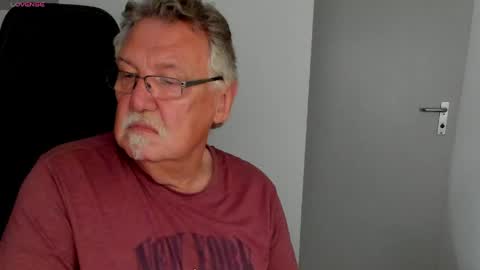Snapshot of sharlots_pet chatting on 1, 6, 2026 sharlots_pet online show from 1, 6, 2026