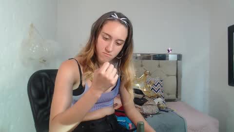 Snapshot of sharlotte__jones chatting on 20, 1, 2025 Sara online show from 20, 1, 2025