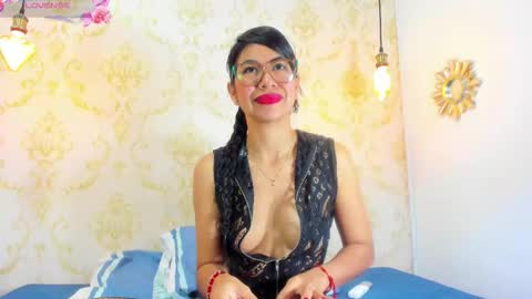Snapshot of sharon_leather chatting on 17, 10, 2025 sharon_leather online show from 17, 10, 2025
