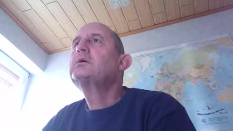 Snapshot of sharpshoder chatting on 25, 9, 2025 Peter online show from 25, 9, 2025