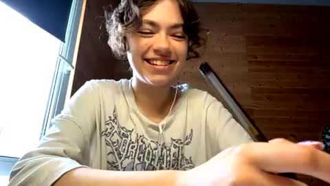 Snapshot of shaunnamallinak chatting on 14, 6, 2026 Viola online show from 14, 6, 2026