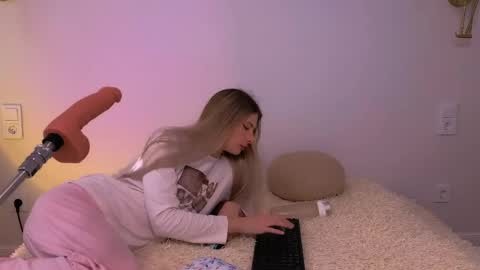 Snapshot of shawty__shy chatting on 5, 5, 2026 Devika online show from 5, 5, 2026