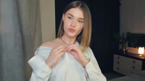 Snapshot of sheenaeast chatting on 23, 12, 2024 Violet online show from 23, 12, 2024