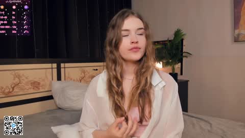 Snapshot of sheenaeast chatting on 7, 1, 2025 Violet online show from 7, 1, 2025