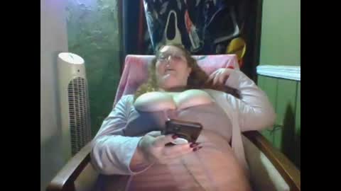 Snapshot of shelbyannn chatting on 19, 5, 2026 Red online show from 19, 5, 2026