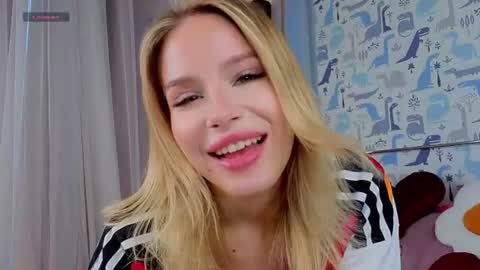 Snapshot of sheliamuyres chatting on 29, 6, 2026 Lina online show from 29, 6, 2026