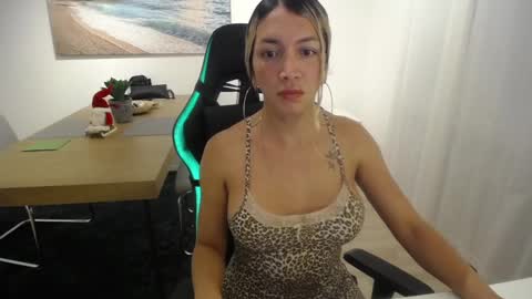 Shellsy H   online show from 27, 12, 2024