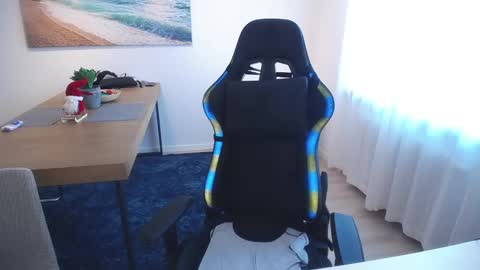 Shellsy H   online show from 3, 1, 2025