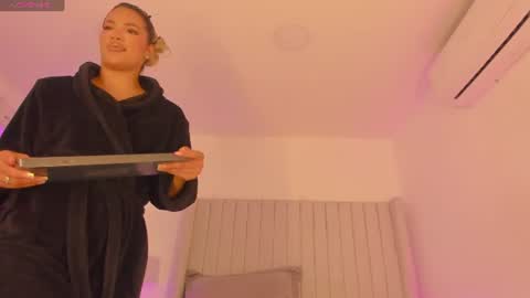 shelynna_azzul online show from 21, 6, 2026