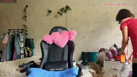 Snapshot of sheslike_firstlove chatting on 18, 5, 2026 Vanessa online show from 18, 5, 2026