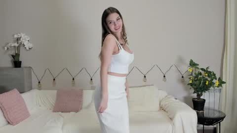 Snapshot of shine_chanel chatting on 6, 12, 2024 Chanel online show from 6, 12, 2024