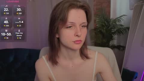 Snapshot of shine_vivi chatting on 7, 6, 2026 Vivi online show from 7, 6, 2026