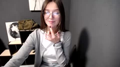 Snapshot of shining_pearl chatting on 25, 5, 2026 Jesica online show from 25, 5, 2026