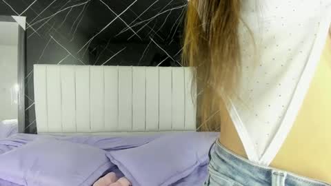 Snapshot of shirleyhott chatting on 4, 10, 2025 shirleyhott online show from 4, 10, 2025