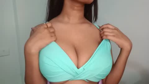 Snapshot of shreya_07 chatting on 10, 6, 2026 shreya_07 online show from 10, 6, 2026