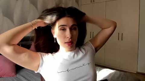 Snapshot of shy_bambiii chatting on 28, 4, 2026 Mika online show from 28, 4, 2026