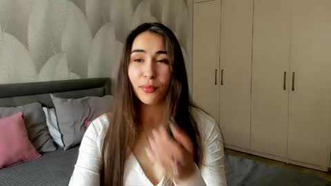 Snapshot of shy_bambiii chatting on 9, 5, 2026 Mika online show from 9, 5, 2026