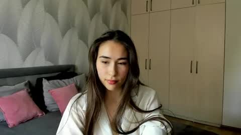Snapshot of shy_bambiii chatting on 17, 6, 2026 Mika online show from 17, 6, 2026