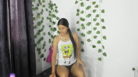 Snapshot of shy_brunnette chatting on 23, 5, 2026 Canela online show from 23, 5, 2026