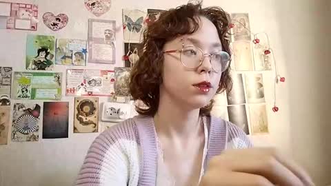 Snapshot of shy_kiss_twinkle_bloop chatting on 18, 9, 2025 Milena online show from 18, 9, 2025