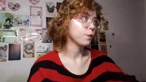 Snapshot of shy_kiss_twinkle_bloop chatting on 17, 10, 2025 Milena online show from 17, 10, 2025