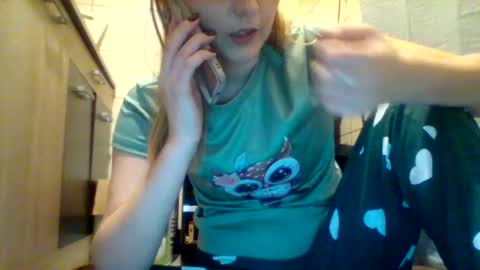 Snapshot of shy_model19 chatting on 23, 12, 2024 shy_model19 online show from 23, 12, 2024