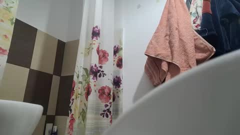 Snapshot of shy_model19 chatting on 28, 12, 2024 shy_model19 online show from 28, 12, 2024