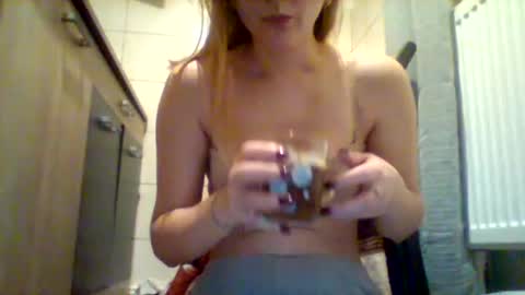 Snapshot of shy_model19 chatting on 7, 1, 2025 shy_model19 online show from 7, 1, 2025