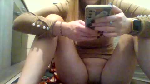 Snapshot of shy_model19 chatting on 7, 1, 2025 shy_model19 online show from 7, 1, 2025