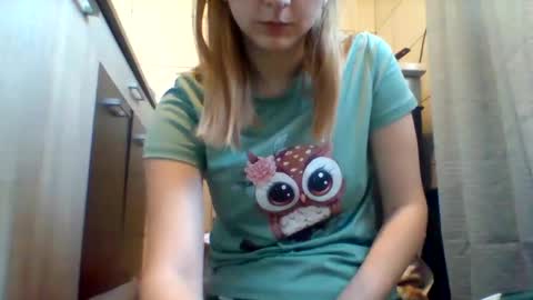 Snapshot of shy_model19 chatting on 12, 1, 2025 shy_model19 online show from 12, 1, 2025