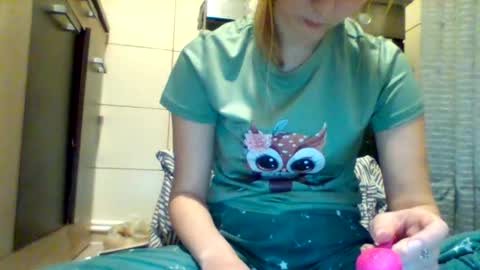 Snapshot of shy_model19 chatting on 25, 1, 2025 shy_model19 online show from 25, 1, 2025