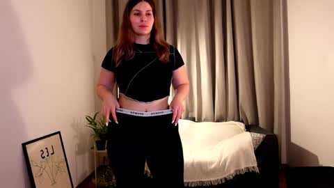 shy_nerd_babyy online show from 9, 2, 2025