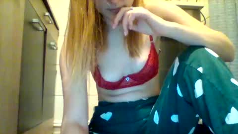 Snapshot of shy_woman18 chatting on 20, 1, 2025 shy_woman18 online show from 20, 1, 2025