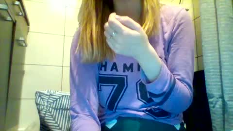 Snapshot of shy_woman18 chatting on 24, 1, 2025 shy_woman18 online show from 24, 1, 2025