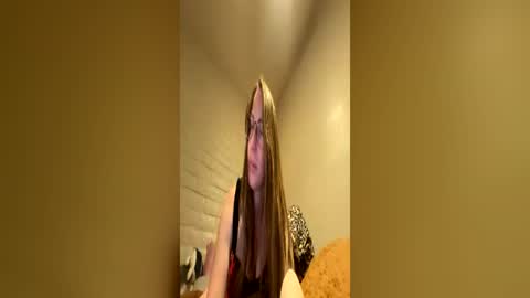 Snapshot of shyrollergrl chatting on 28, 6, 2026 shyrollergrl online show from 28, 6, 2026