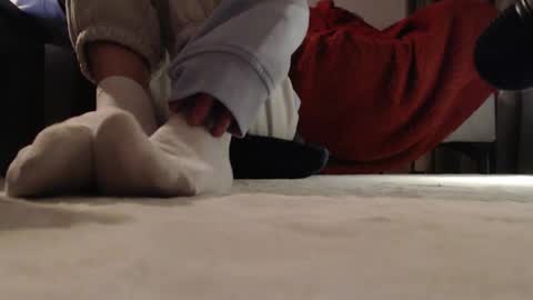 shywhitesocks online show from 23, 4, 2026