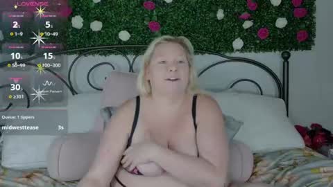 Sienna Luxx online show from 25, 7, 2026