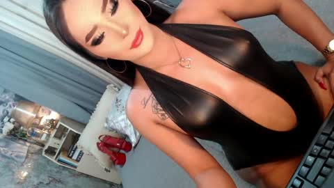 Snapshot of sierrafina_mcbride chatting on 4, 5, 2026 Sierrafina online show from 4, 5, 2026