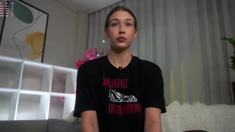 Eva  online show from 28, 9, 2025