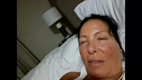 Snapshot of silkychrissy69 chatting on 29, 4, 2026 MerryMilfMas online show from 29, 4, 2026