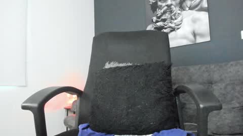 simon_leon01 online show from 15, 1, 2025