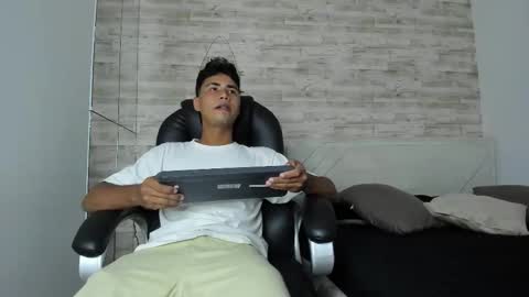 simon_pernia online show from 1, 12, 2025