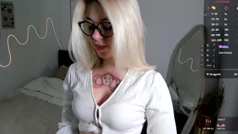 Snapshot of simonagerry chatting on 18, 10, 2025 SimonaGerry online show from 18, 10, 2025
