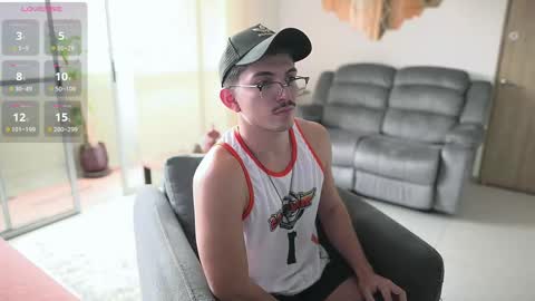 Snapshot of simoon_01 chatting on 25, 10, 2025 SIMOON online show from 25, 10, 2025