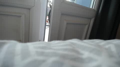 Sofi wed. - sat. 11am - 11 pm and Santi with Sofi sun.. - tue. 11 am - 5 pm  europe online show from 20, 12, 2024