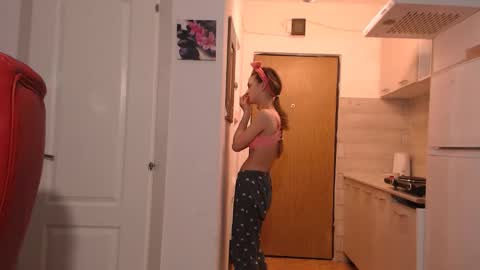 Snapshot of simyhvn chatting on 17, 2, 2026 simyhvn online show from 17, 2, 2026