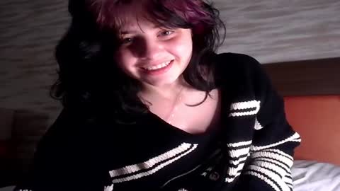 Snapshot of sincerelyyneon chatting on 6, 4, 2026 Sincerelyneon online show from 6, 4, 2026