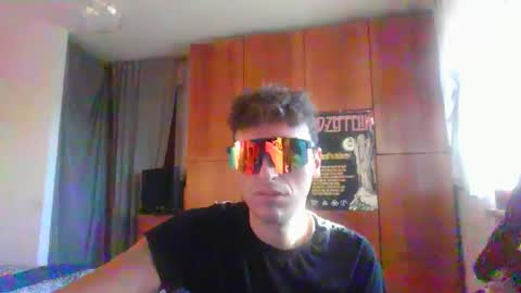 Snapshot of sinvi1915 chatting on 13, 10, 2025 sinvi1915 online show from 13, 10, 2025