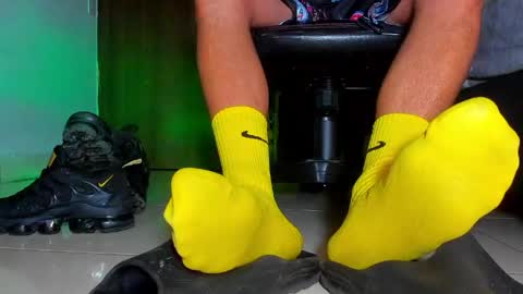 Snapshot of sir_kev66 chatting on 29, 4, 2026 only foot worshipers here online show from 29, 4, 2026